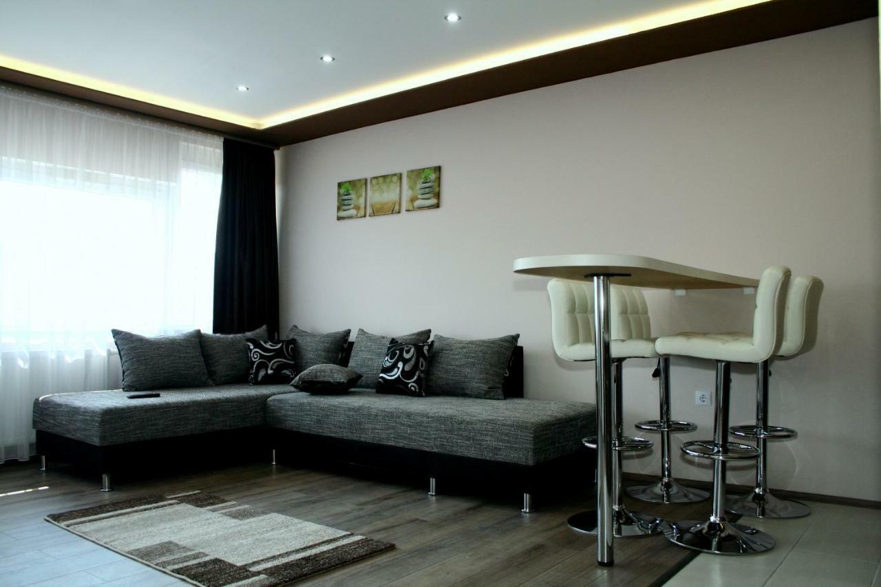 F&M Apartman إغير المظهر الخارجي الصورة