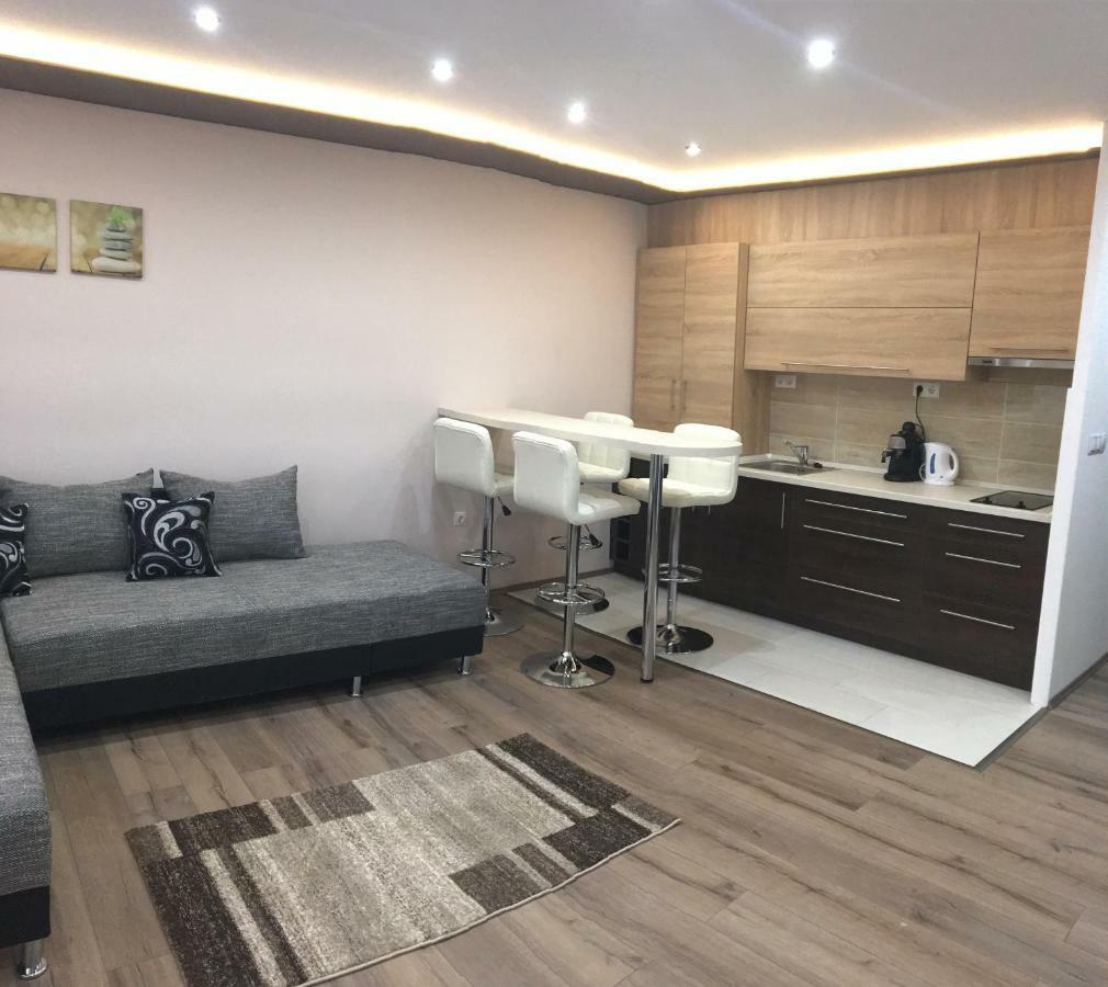 F&M Apartman إغير المظهر الخارجي الصورة