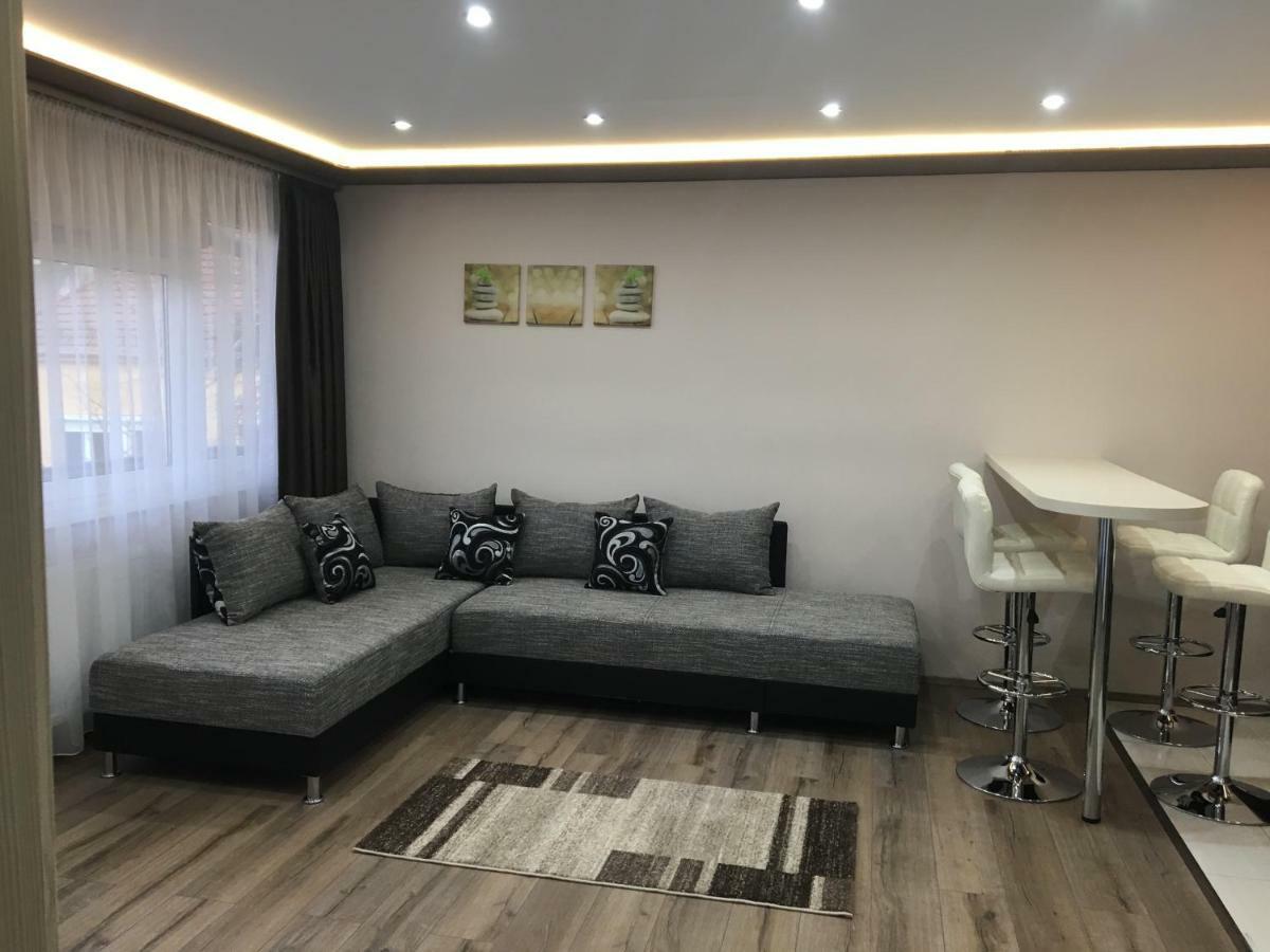 F&M Apartman إغير المظهر الخارجي الصورة